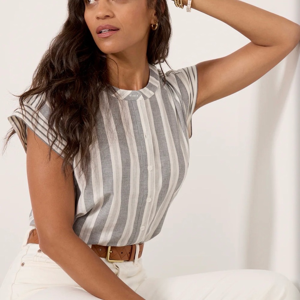 Evereve Gray and White Striped Blouse